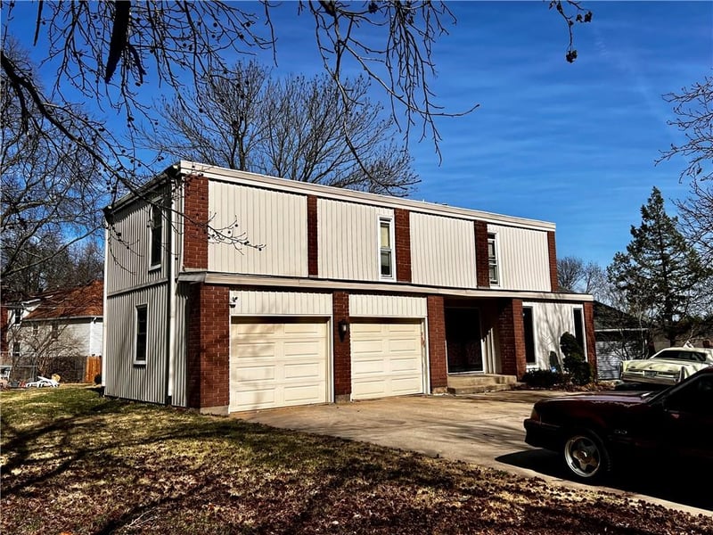 9803 Colony Pl, Kansas City, MO 64131