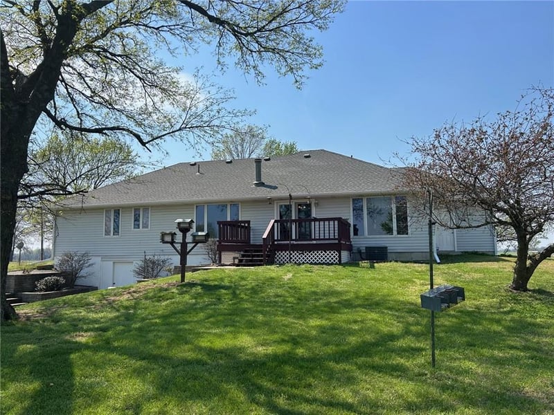 21921 Bb Hw, Nevada, MO 64772