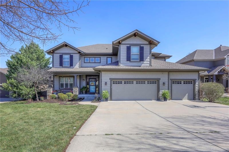 10711 Appleridge Ln, Olathe, KS 66061