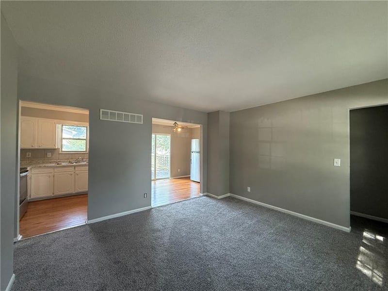 7718 90th Ter, Kansas City, MO 64138