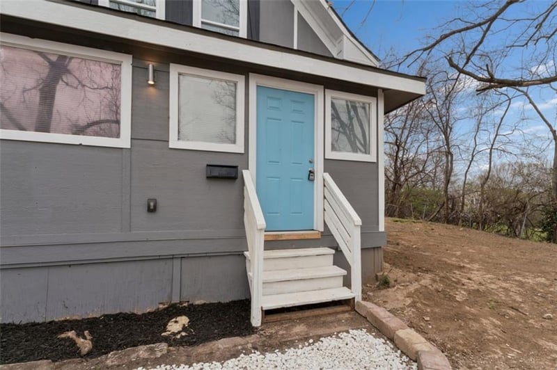 6024 Elmwood Ave, Kansas City, MO 64130