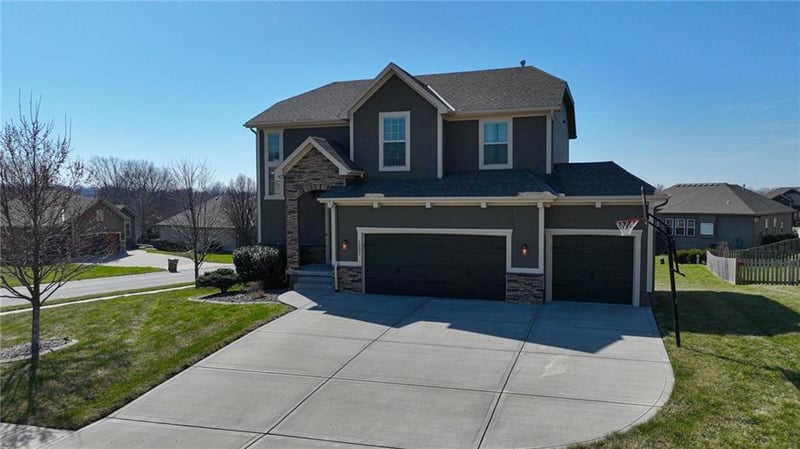 1201 Belinder Dr, Raymore, MO 64083