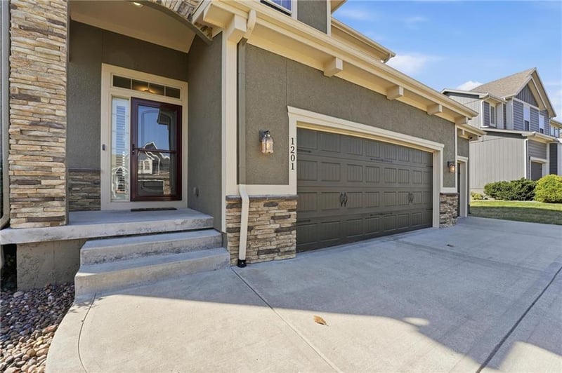 1201 Belinder Dr, Raymore, MO 64083