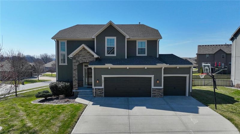 1201 Belinder Dr, Raymore, MO 64083