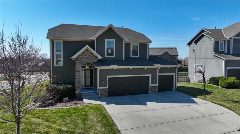 1201 Belinder Dr, Raymore, MO 64083