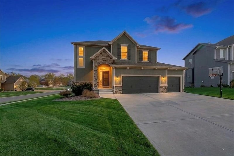 1201 Belinder Dr, Raymore, MO 64083
