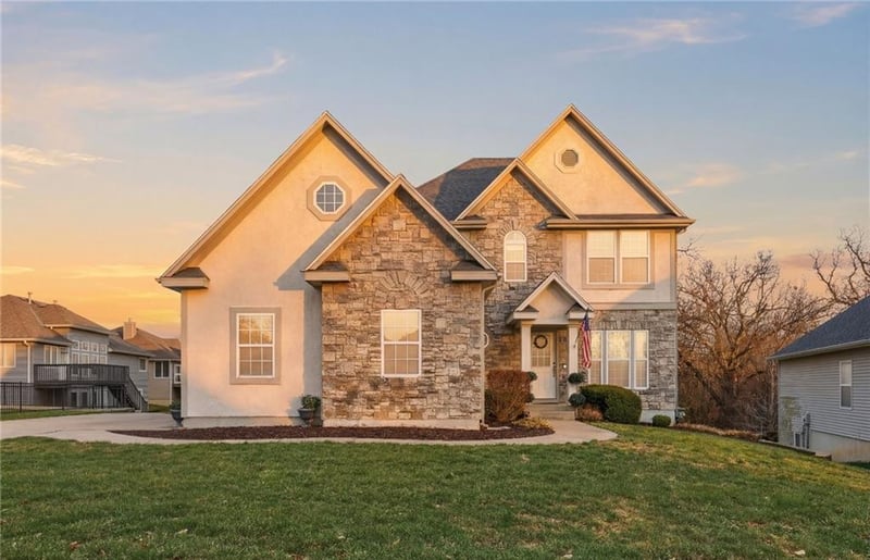 203 Fairway Dr, Warrensburg, MO 64093