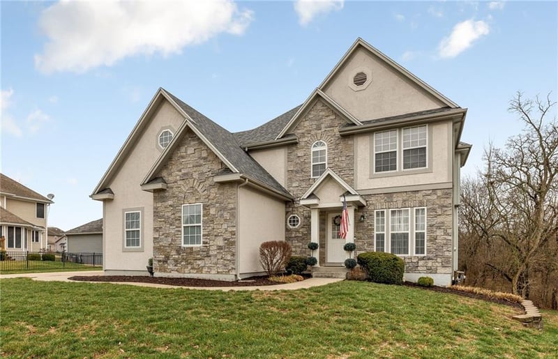 203 Fairway Dr, Warrensburg, MO 64093