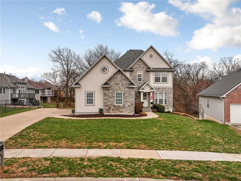 203 Fairway Dr, Warrensburg, MO 64093