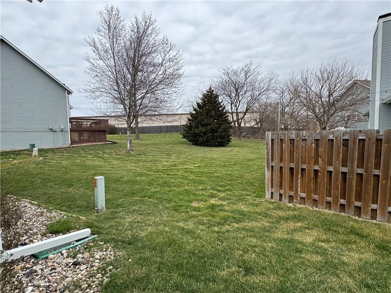 6904 156th St, Overland Park, KS 66223