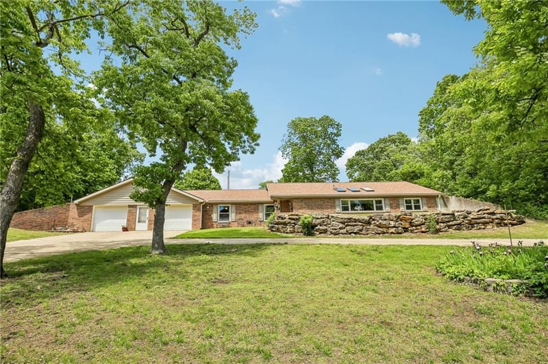 22774 George Rd, Tonganoxie, KS 66086