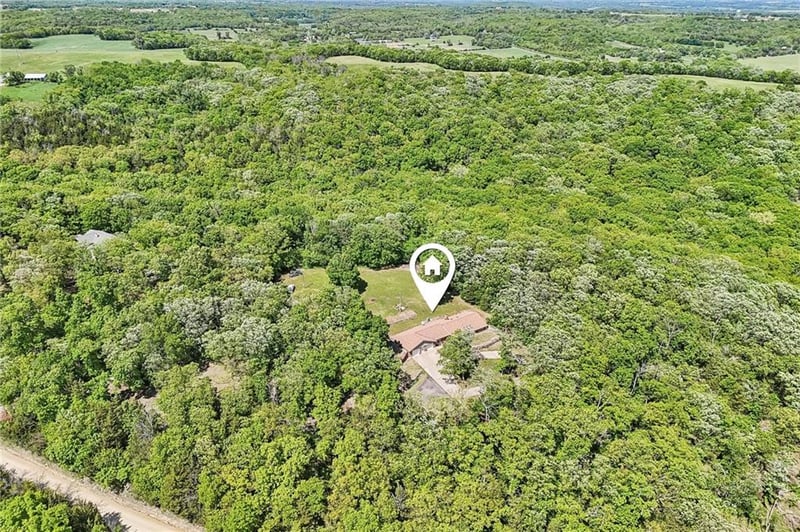 22774 George Rd, Tonganoxie, KS 66086