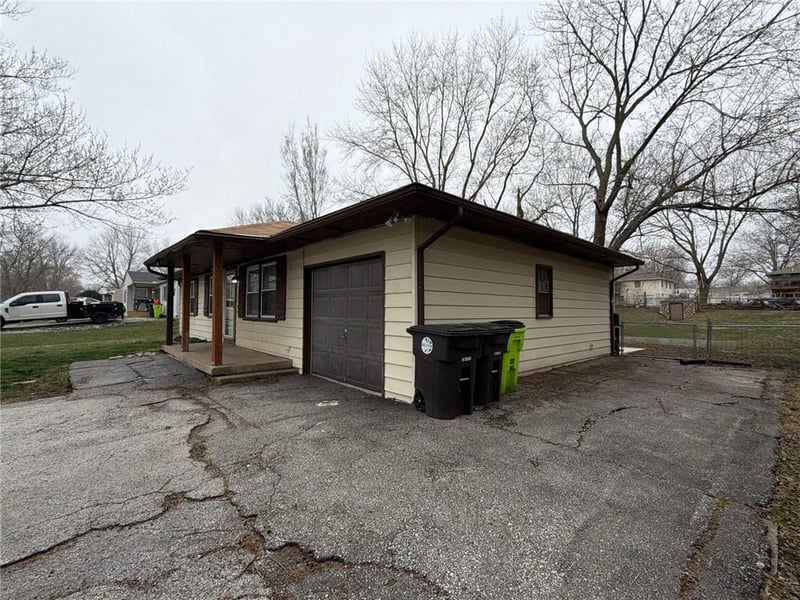 17130 Chula Vista Dr, Belton, MO 64012