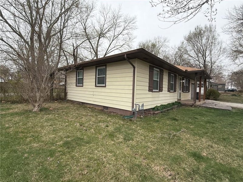 17130 Chula Vista Dr, Belton, MO 64012