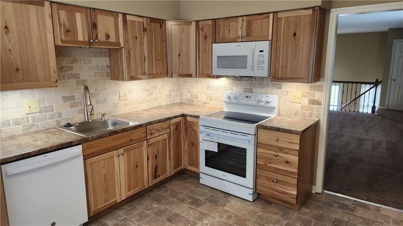 8736 N Hull Ave, Kansas City, MO 64154