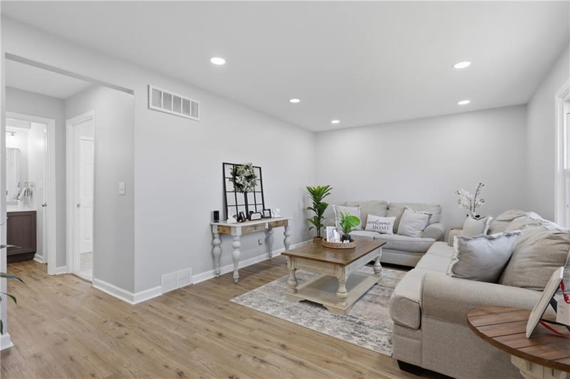 9225 Eastern Ave, Kansas City, MO 64138