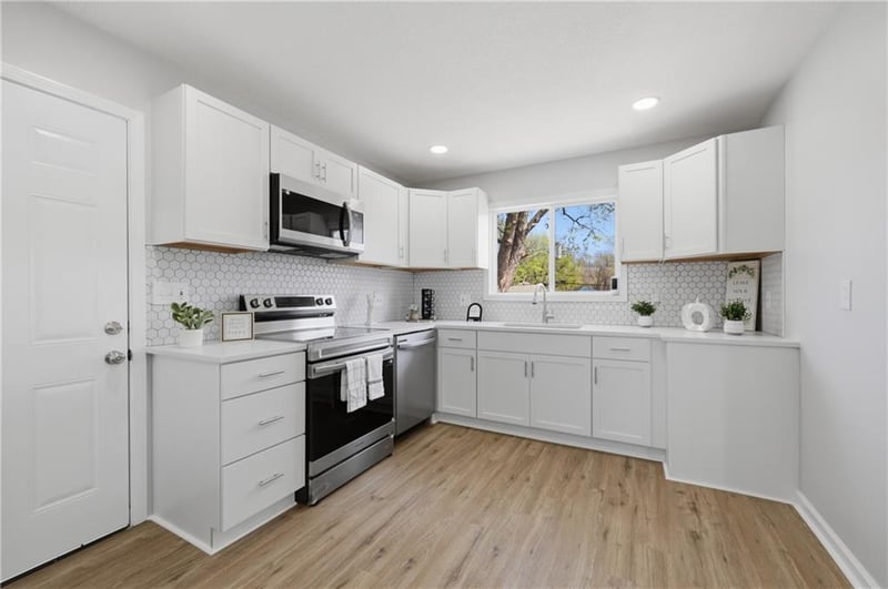 9225 Eastern Ave, Kansas City, MO 64138