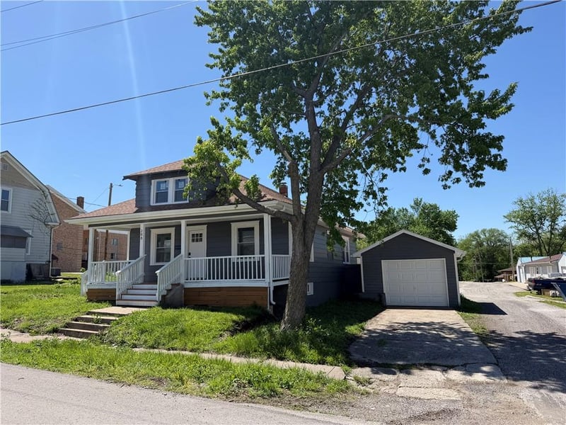 208 Camden St, Richmond, MO 64085
