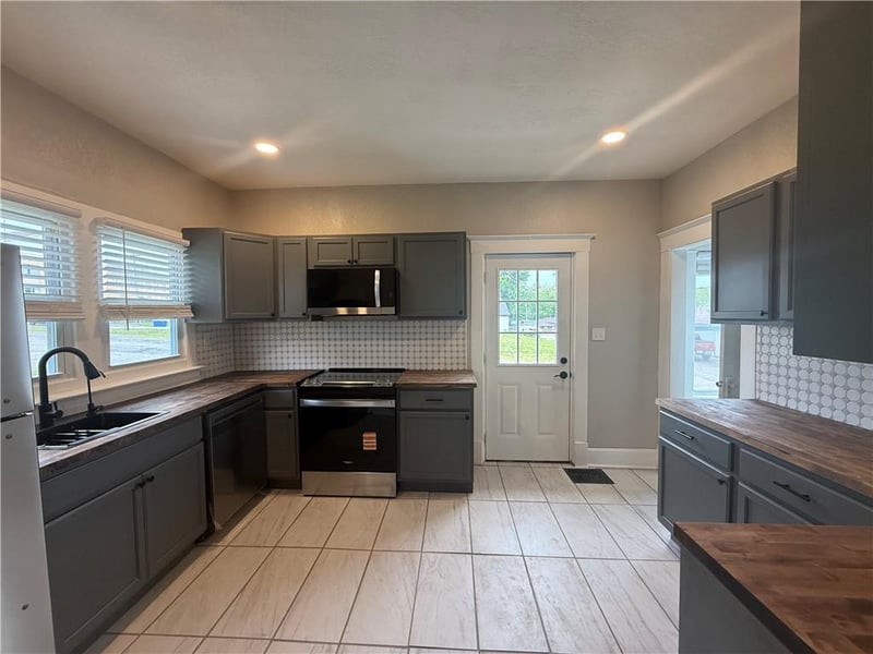 208 Camden St, Richmond, MO 64085