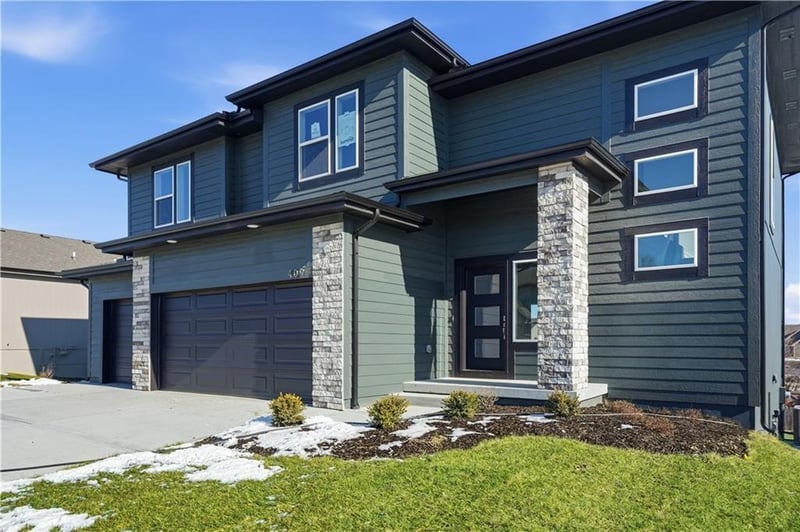 18299 166th Ter, Olathe, KS 66062