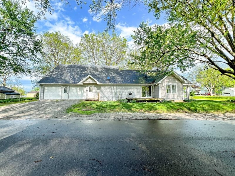 419 12th St, Maryville, MO 64468