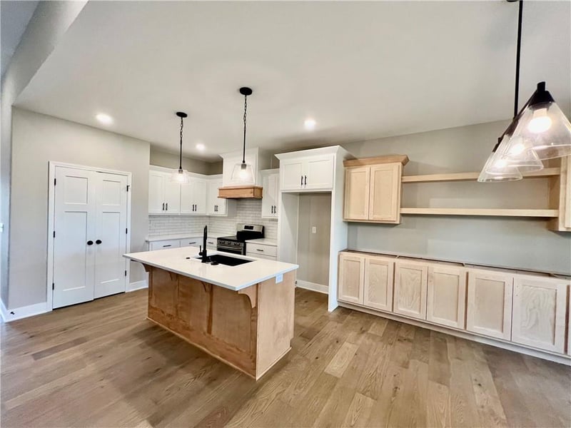 1921 Longview Dr, Liberty, MO 64068