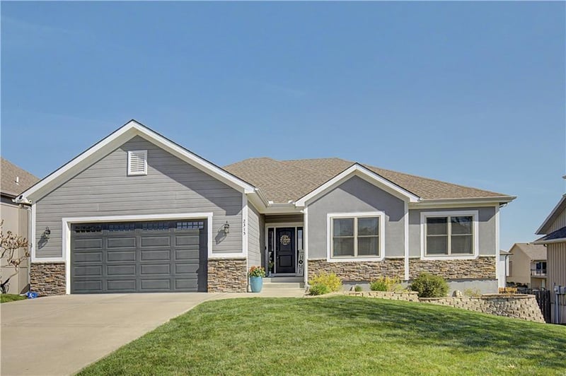 2315 Hedgewood Dr, Grain Valley, MO 64029