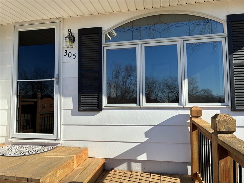 305 4th St, Gower, MO 64454