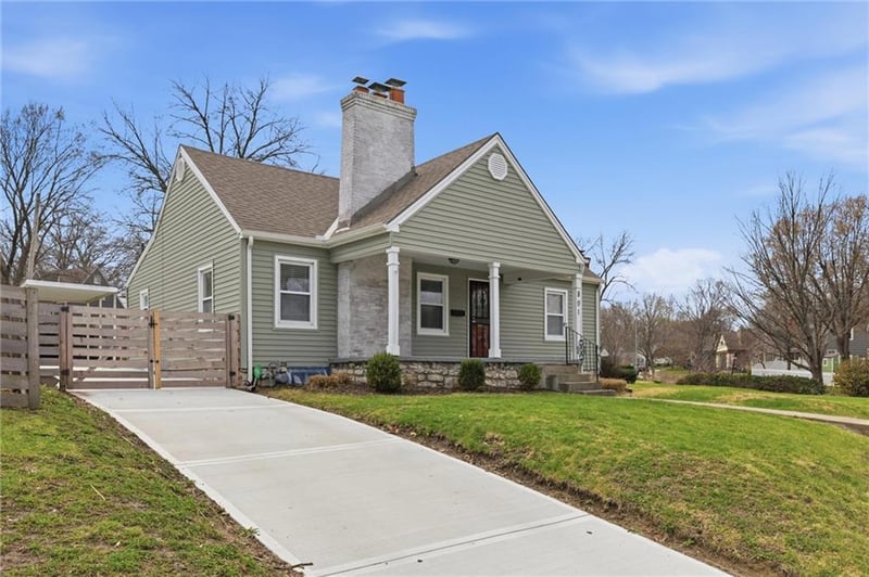 801 72nd St, Kansas City, MO 64131