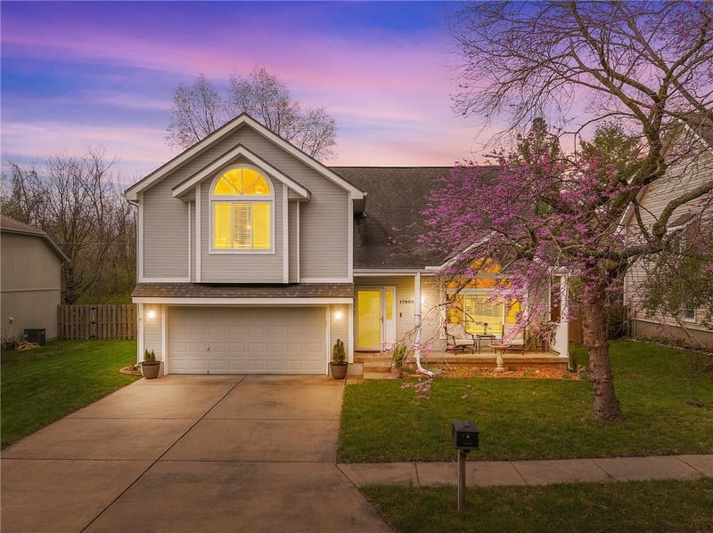 17005 44 St, Independence, MO 64055