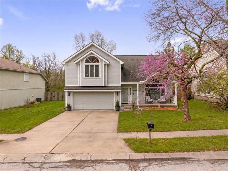 17005 44 St, Independence, MO 64055