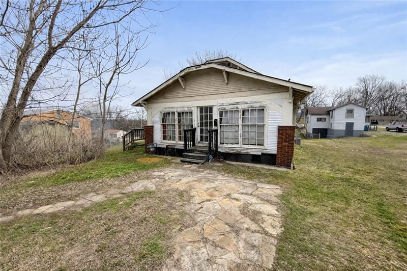 103 N Wilson Ave, Independence, MO 64050