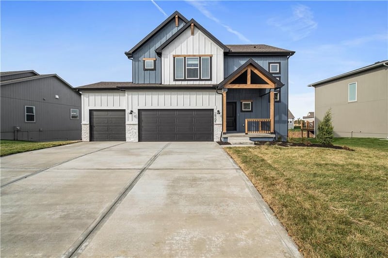 18251 166th Ter, Olathe, KS 66062