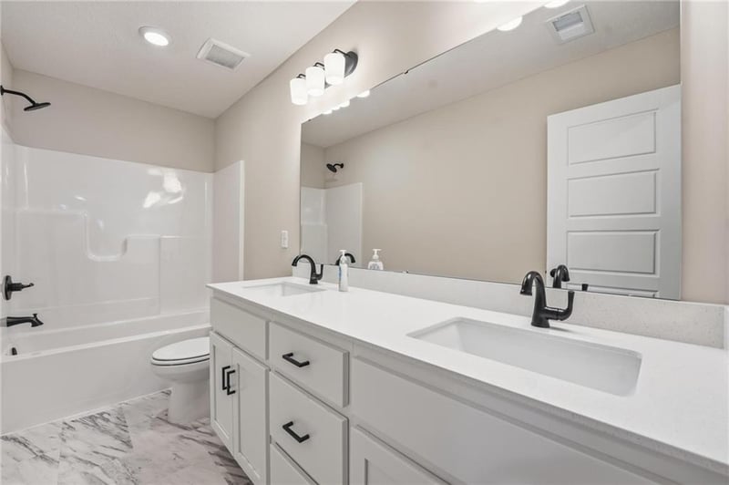 355 Chavis Dr, Blue Springs, MO 64064