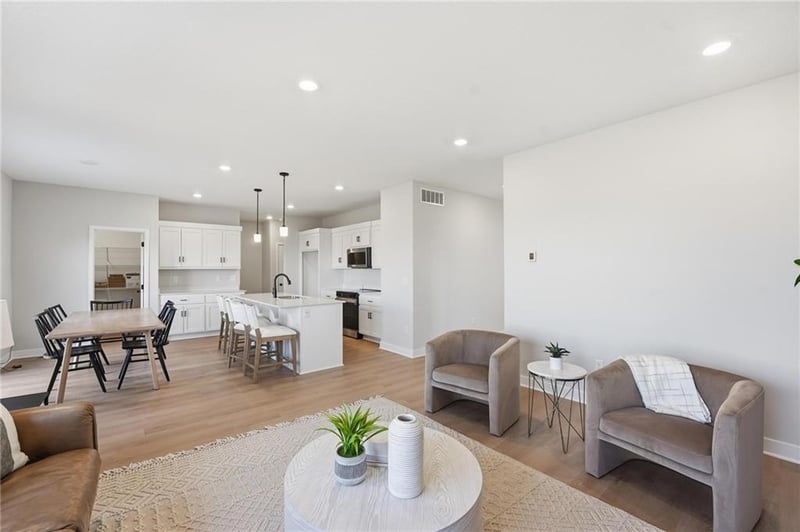 355 Chavis Dr, Blue Springs, MO 64064