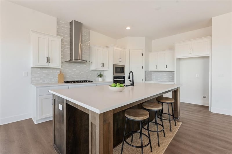 1475 163rd St, Basehor, KS 66007