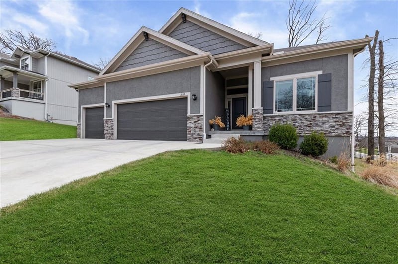 1605 59th St, Kansas City, MO 64118