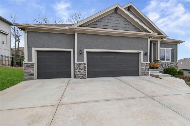 1605 59th St, Kansas City, MO 64118