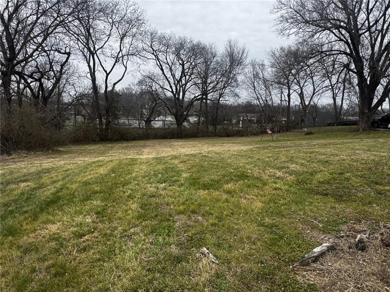 8 70th Pl, Kansas City, MO 64118