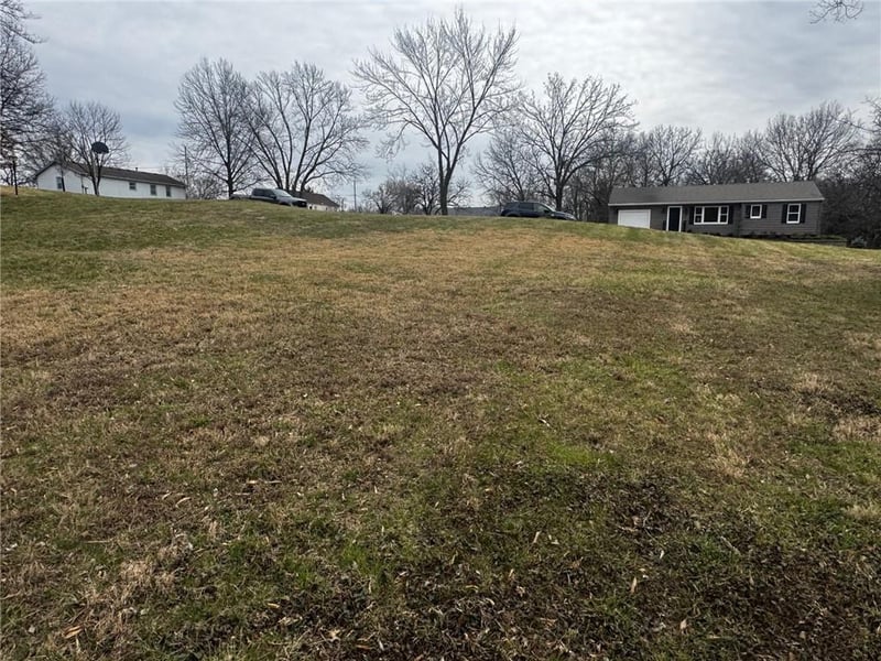 8 70th Pl, Kansas City, MO 64118