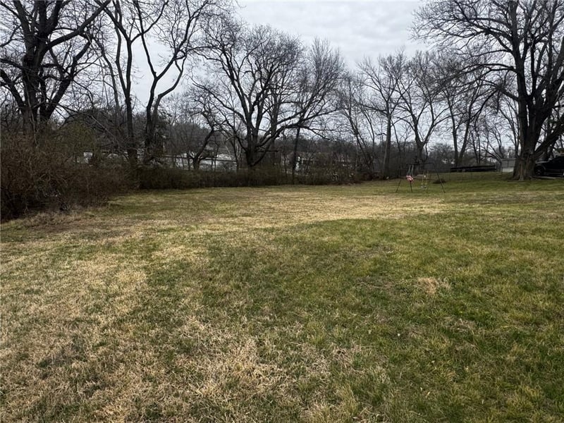 8 70th Pl, Kansas City, MO 64118