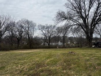8 NE 70th Pl, Kansas City, MO 64118