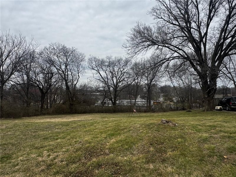 8 70th Pl, Kansas City, MO 64118