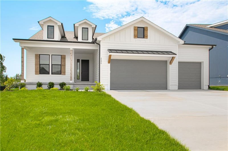 4524 SW Berkshire Dr, Lee's Summit, MO 64083
