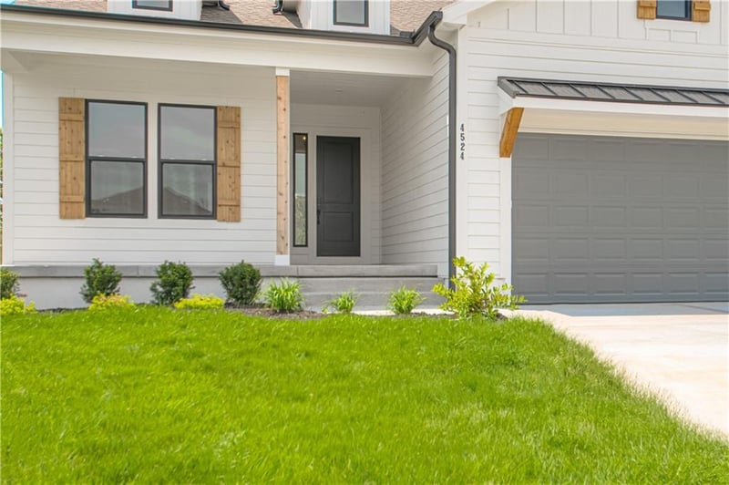 4524 SW Berkshire Dr, Lee's Summit, MO 64083
