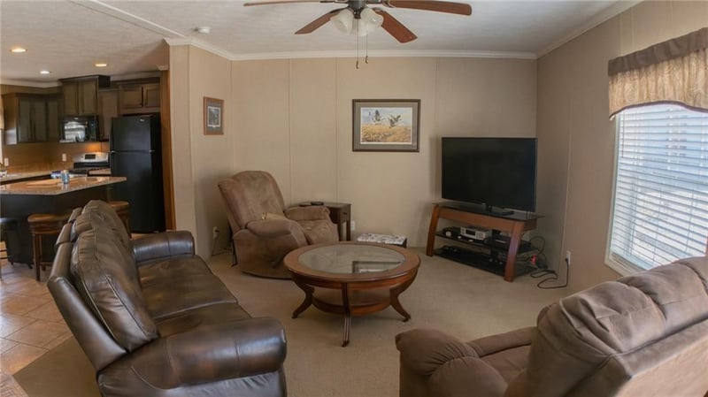 28810 Paradise Dr, Warsaw, MO 65355