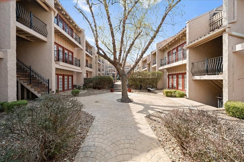 1111 46th St #22, Kansas City, MO 64112