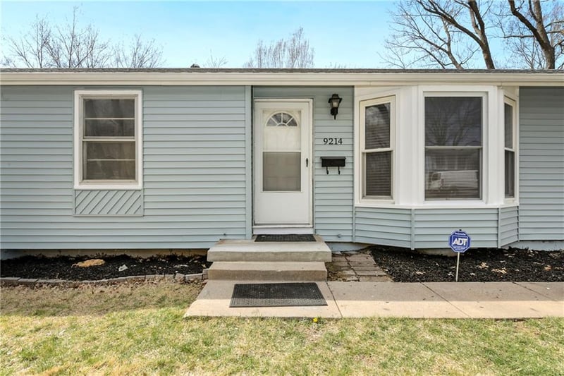 9214 Manchester Ave, Kansas City, MO 64138