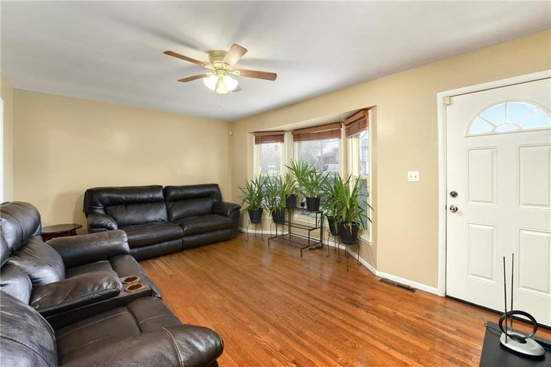 9214 Manchester Ave, Kansas City, MO 64138