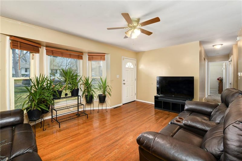 9214 Manchester Ave, Kansas City, MO 64138